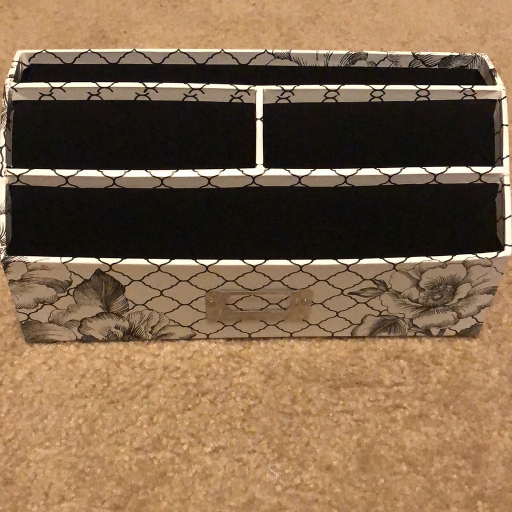 Desk organizer